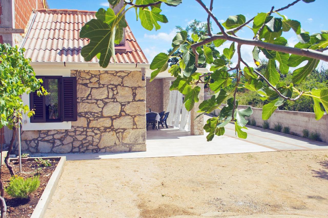 Small Nature house Teodora - Ferienwohnung Novalja