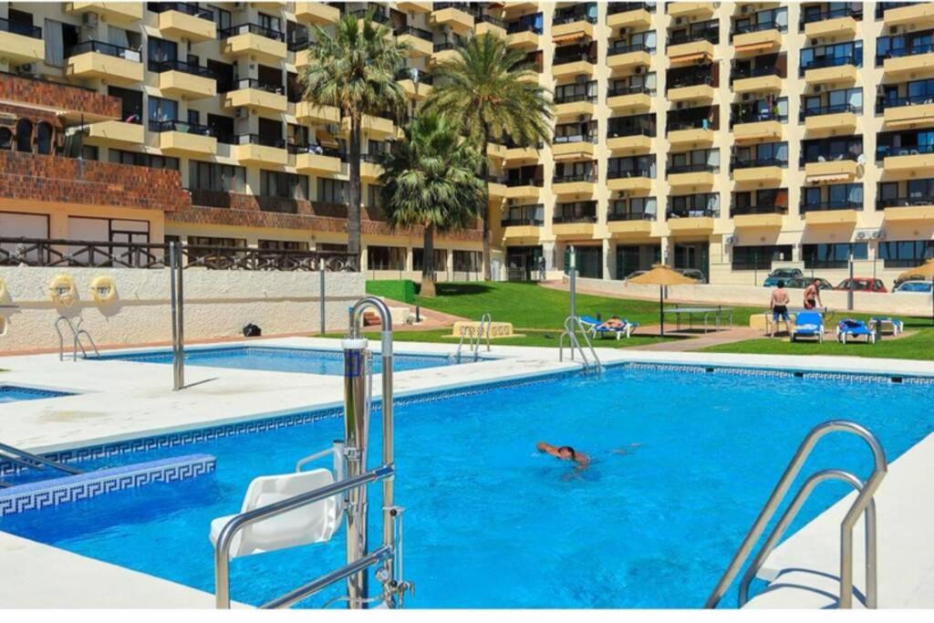 ALOHA BEACH ESTUDIO NUEVO JACUZZI FRENTE AL MAR - Ferienwohnung Benalmádena