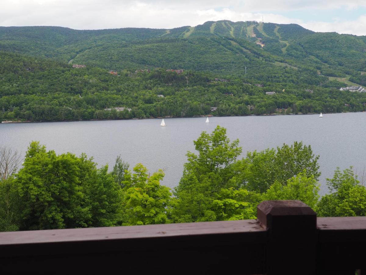 Cozy 2 bedrooms condo with stunning Mont Tremblant mountain and lakeview - Chambres d'hôtes Mont-Tremblant