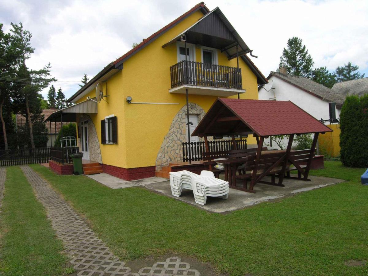 Holiday home in Balatonmariafürdo 19426 - B&B Balatonmáriafürdő
