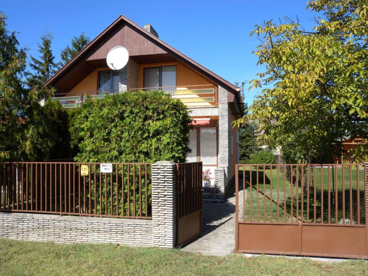 Holiday home in Balatonmariafürdo 19321 - B&B