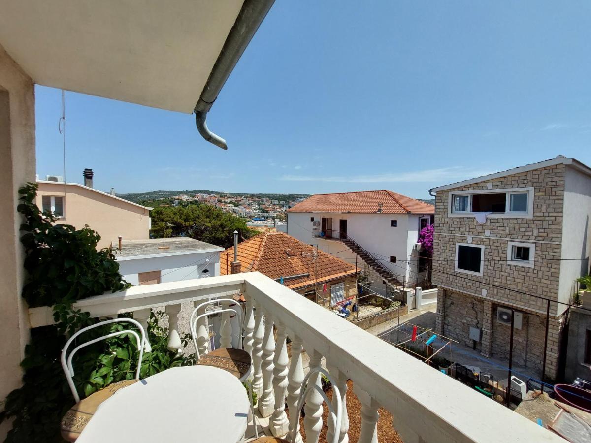 Apartment Jure - Bed and Breakfast Primošten