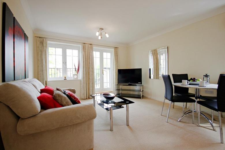 B&B Basingstoke - Sunny 1 bed apartment in a quiet central location - Bed and Breakfast Basingstoke