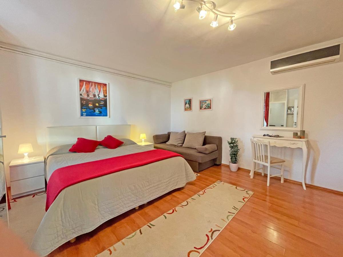 Studio with Sea View and Shared Terrace