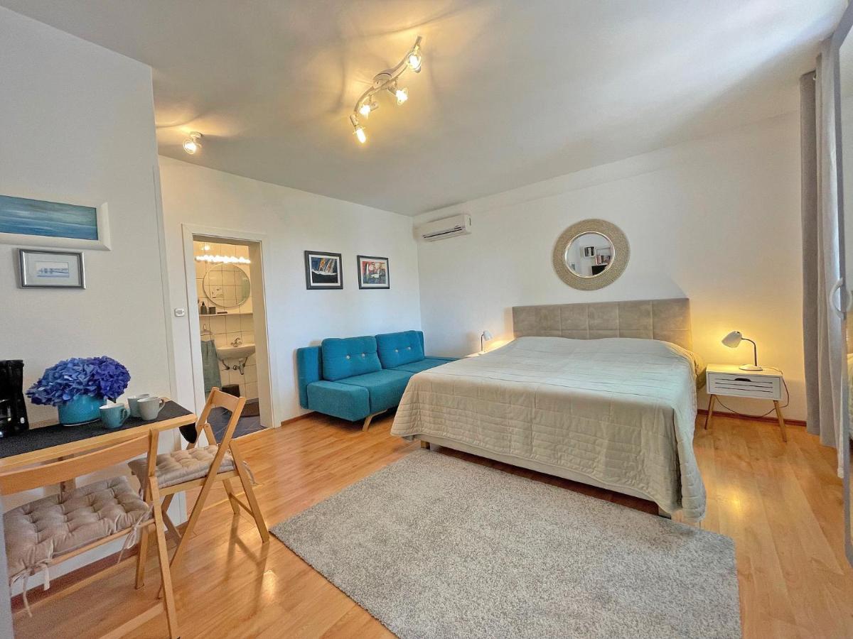 Studio with Sea View and Shared Terrace (3 Adults)