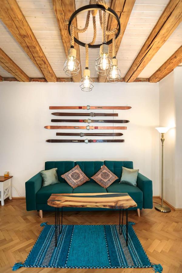 Saint John - Central Garden - B&B Braşov