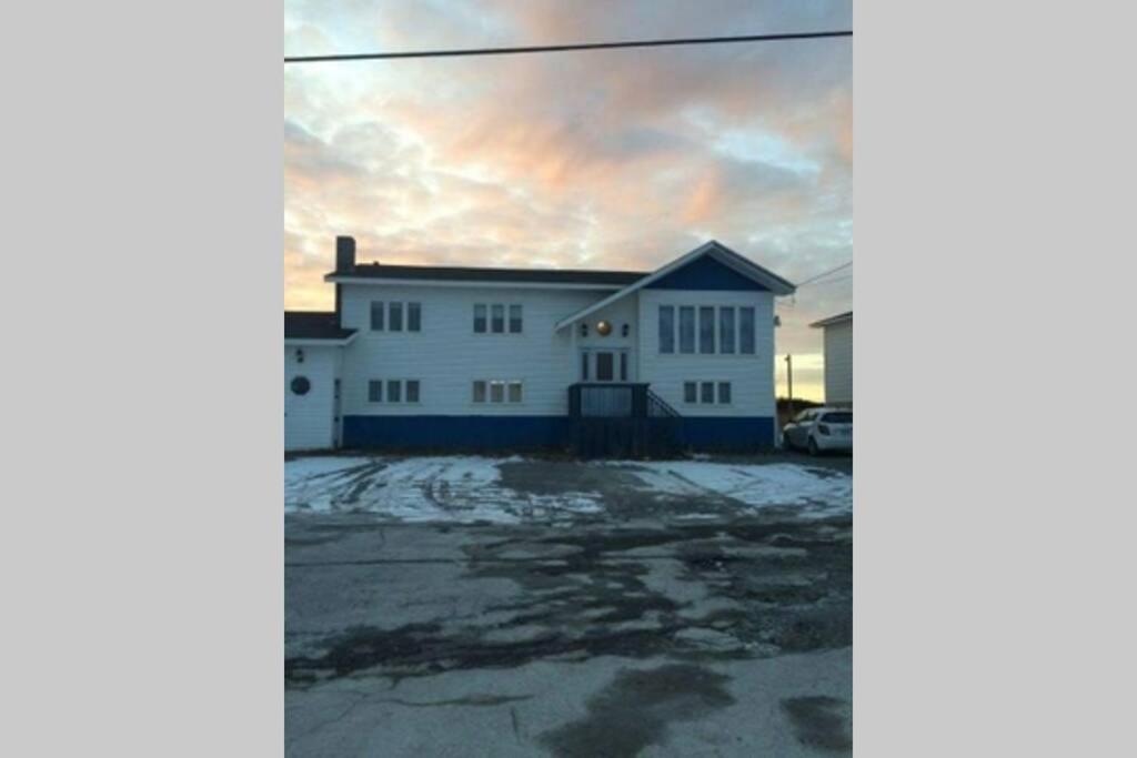 B&B Raleigh - Ocean Front House in Cook's Harbour Newfoundland - Bed and Breakfast Raleigh