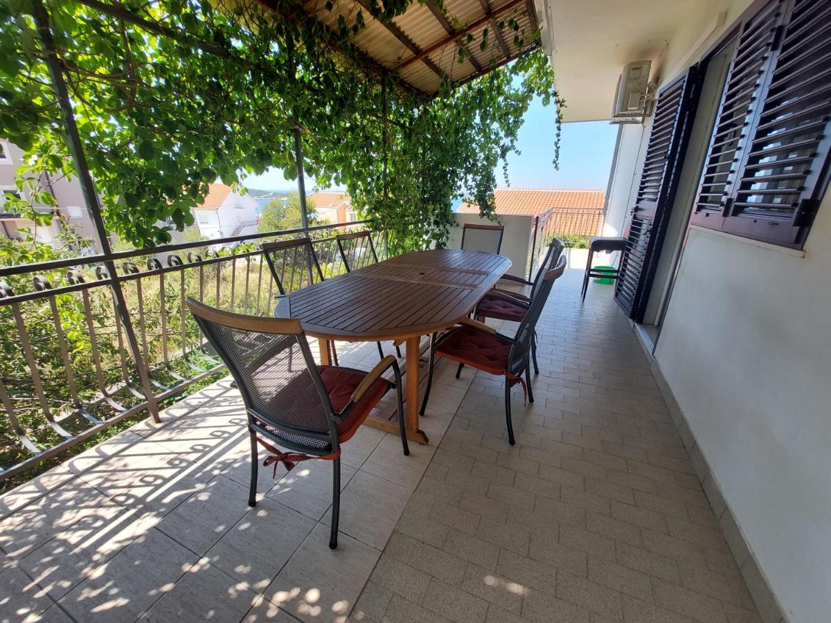 Apartment Black - B&B Primošten