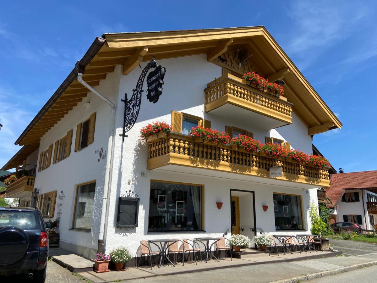 B&B Unterammergau - Gästehaus u Ferienwohnungen Veronika incl Frühstücksbuffet und KönigsCard mit 200 kostenlosen Attraktionen - Bed and Breakfast Unterammergau