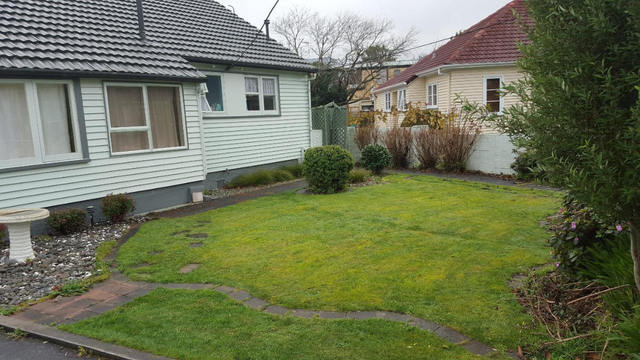 Hidden Gem and Entire Bungalow in Central hutt - B&B