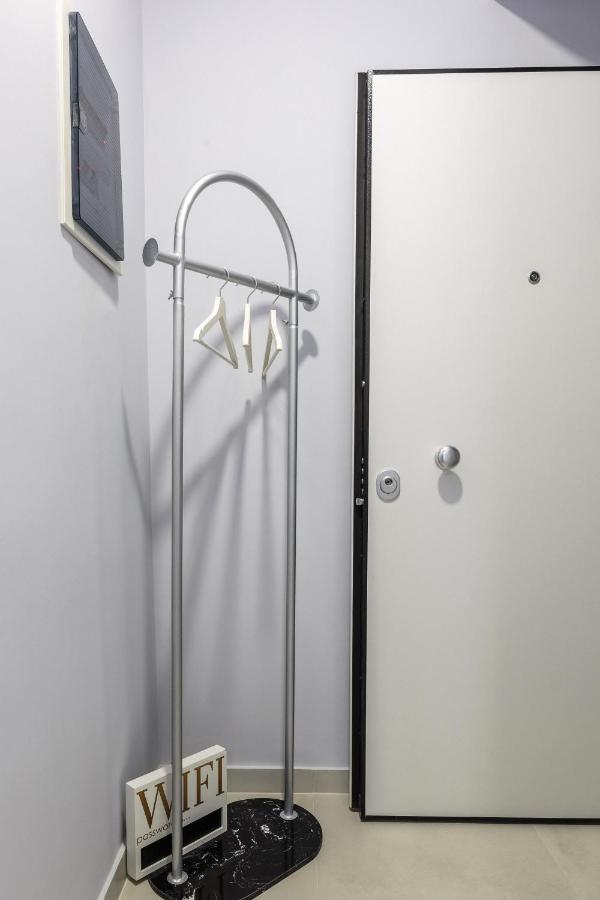 One-Bedroom Apartment (Art 2)