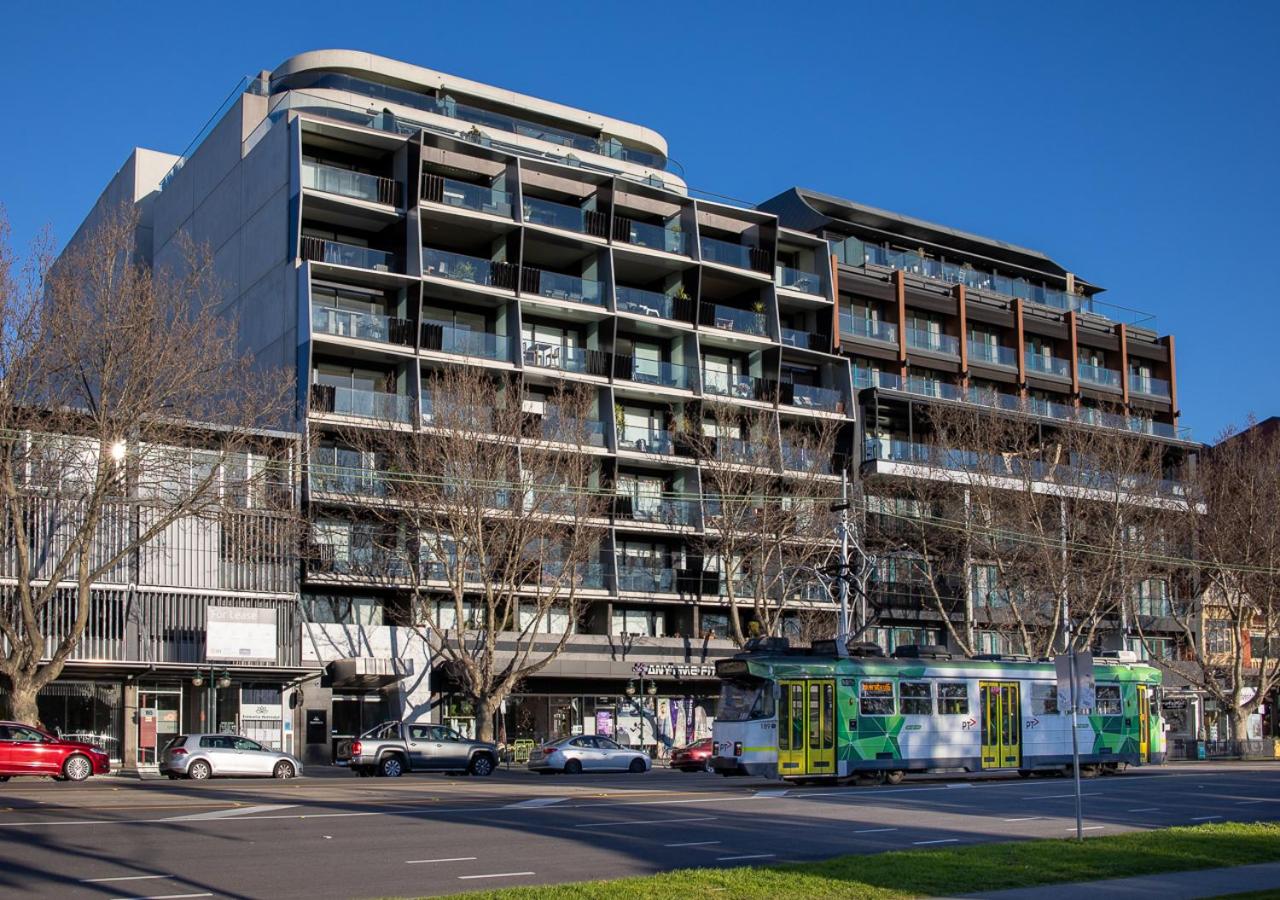 B&B Melbourne - Modern Quiet 1 & 2 Bed Apt Opposite Albert Park - Bed and Breakfast Melbourne