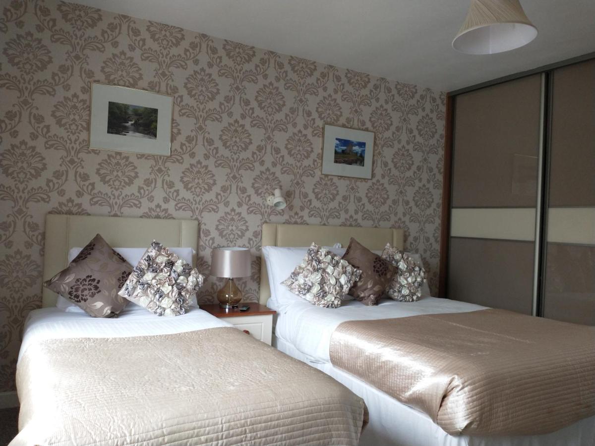 Family Room (3 Adults)