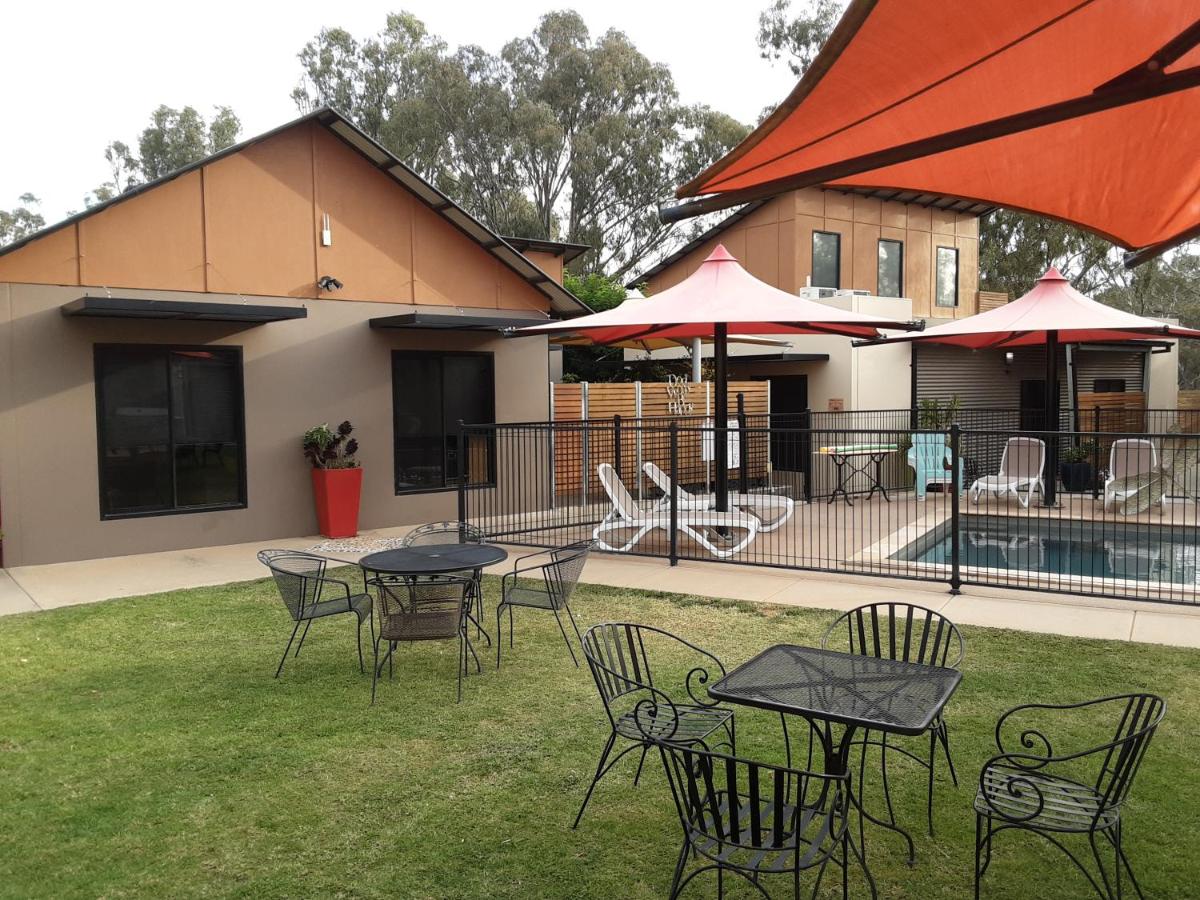 B&B Echuca - Adelphi Apartment 2- Poolside or Apartment 2A- King Studio - Bed and Breakfast Echuca