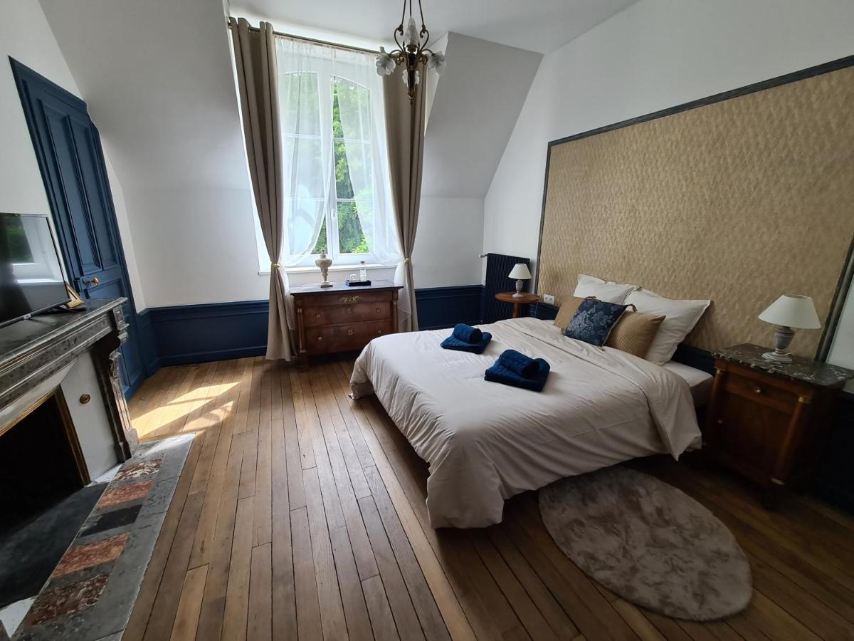 Kamer met Queensize Bed en Uitzicht op de Tuin