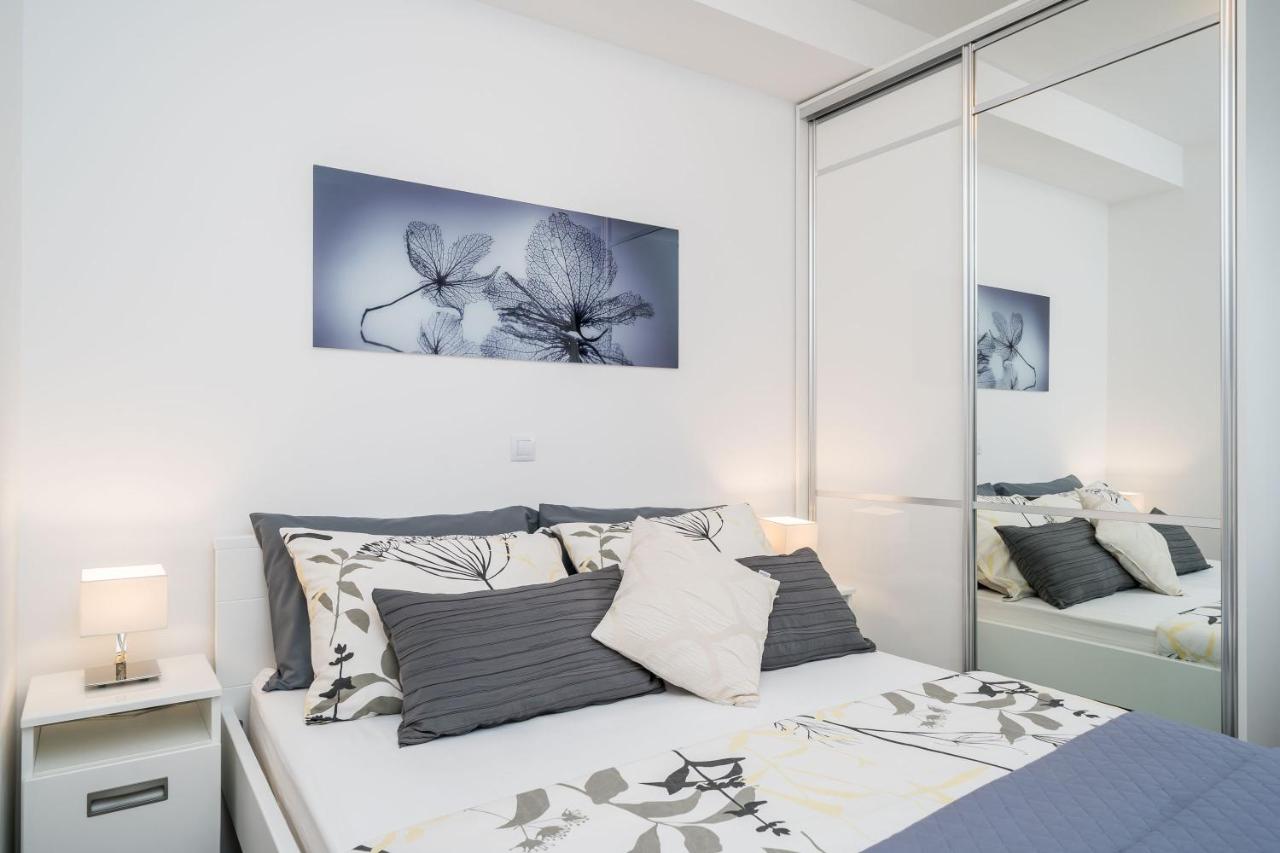 Apartamento de 1 dormitorio con balcón y vistas al mar