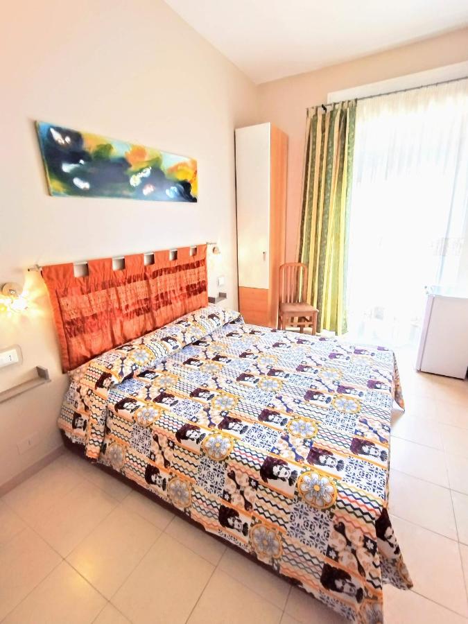 Camera Matrimoniale/Doppia con Letti Singoli con Bagno Privato Esterno