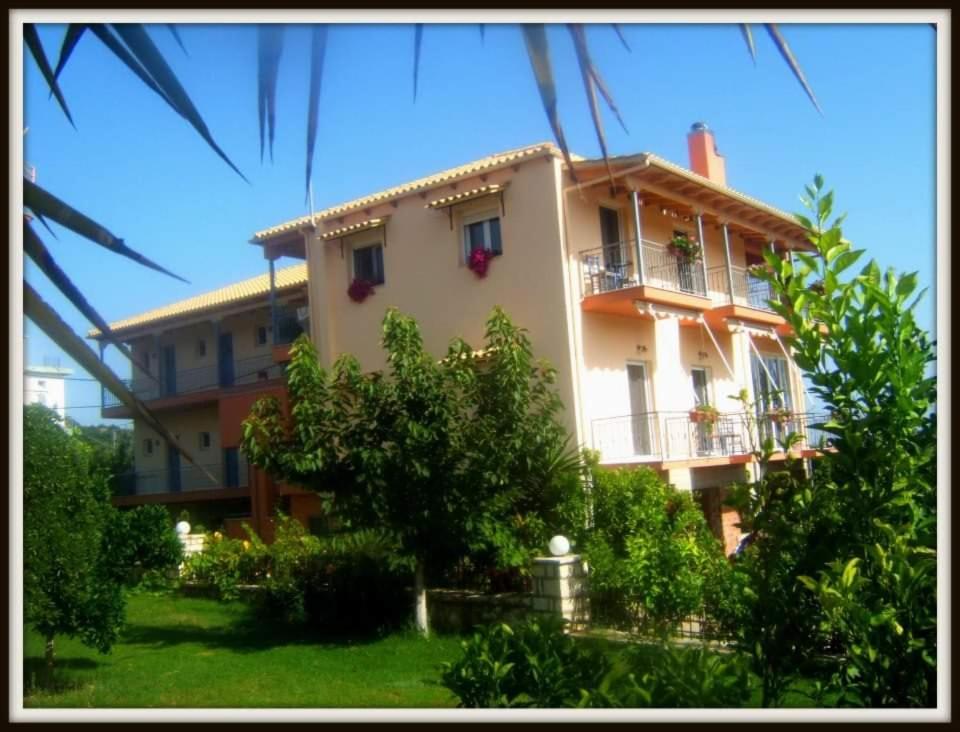Αλκυονη Διαμερισματα - Bed and Breakfast Paralia Vrachou