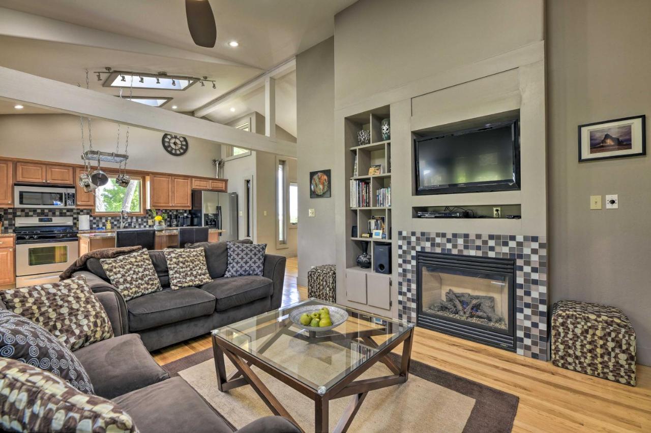 Serene Mountain Retreat with Patio and Mtn Views! - B&B Cortez