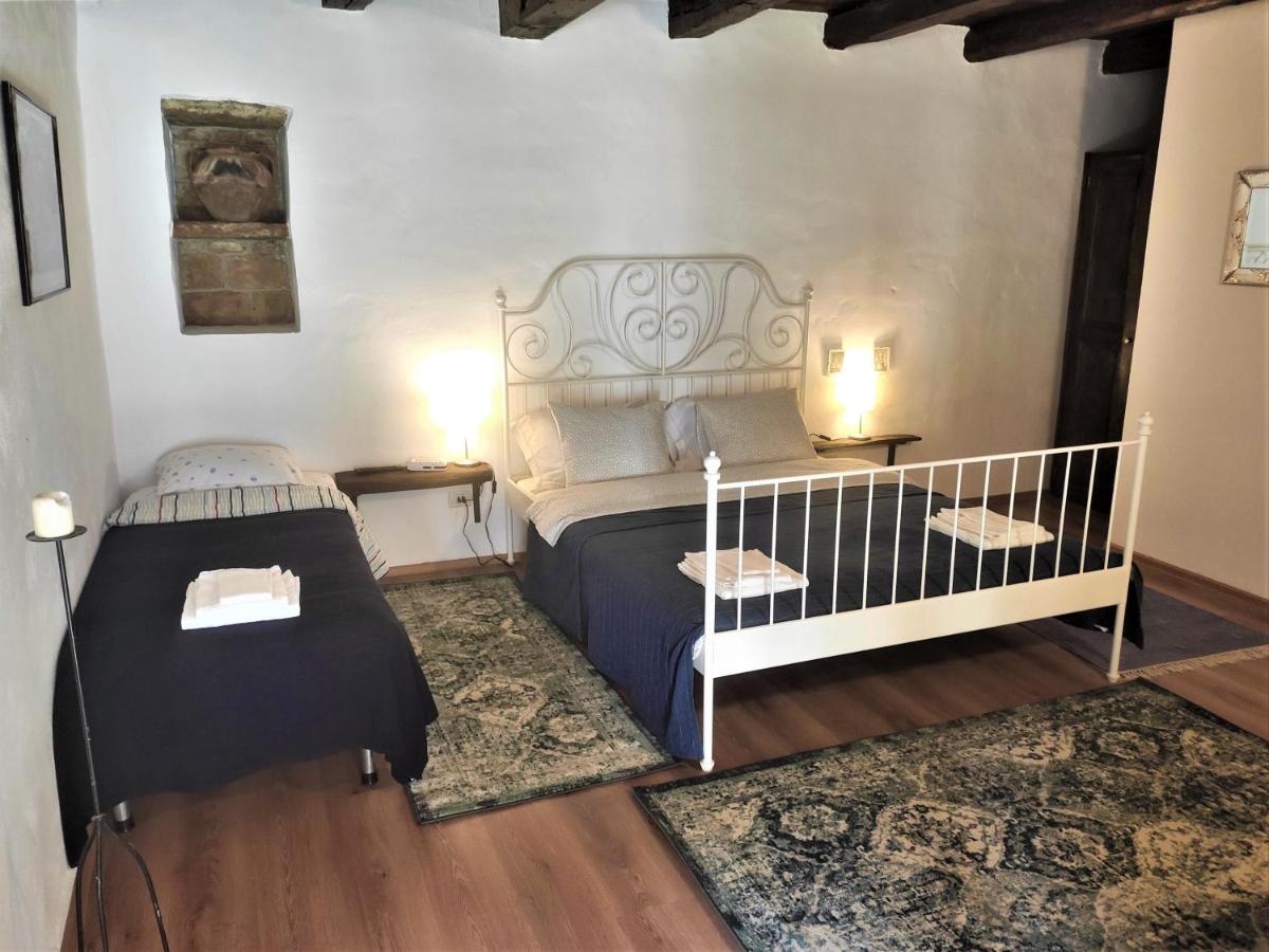 Zimmer mit Kingsize-Bett