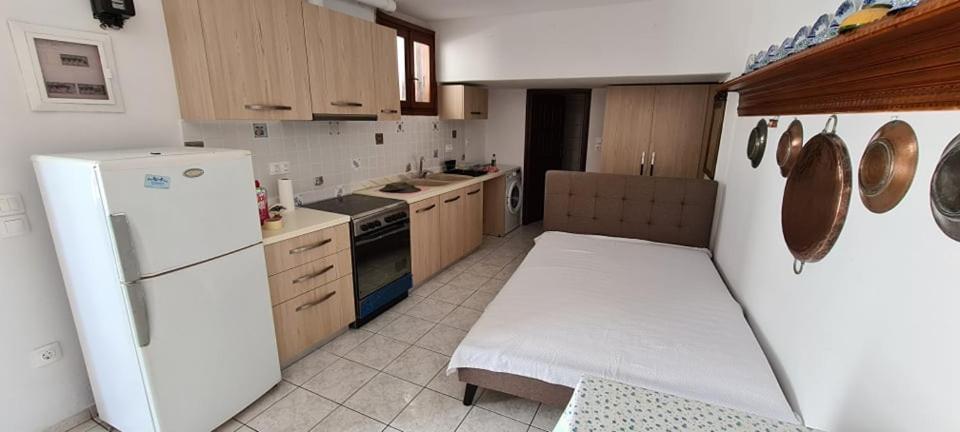 Mini Traditional House - Bed and Breakfast Skýros
