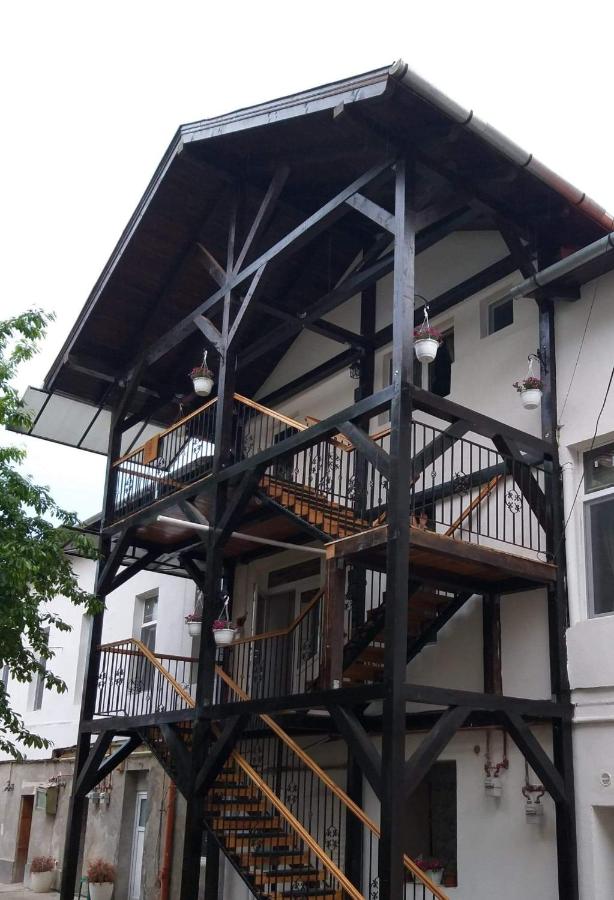 Kali Host Home Away From Home - B&B