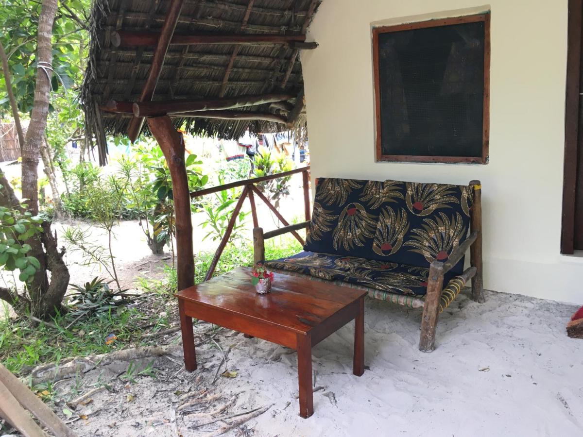 Bungalow with Garden view (3)