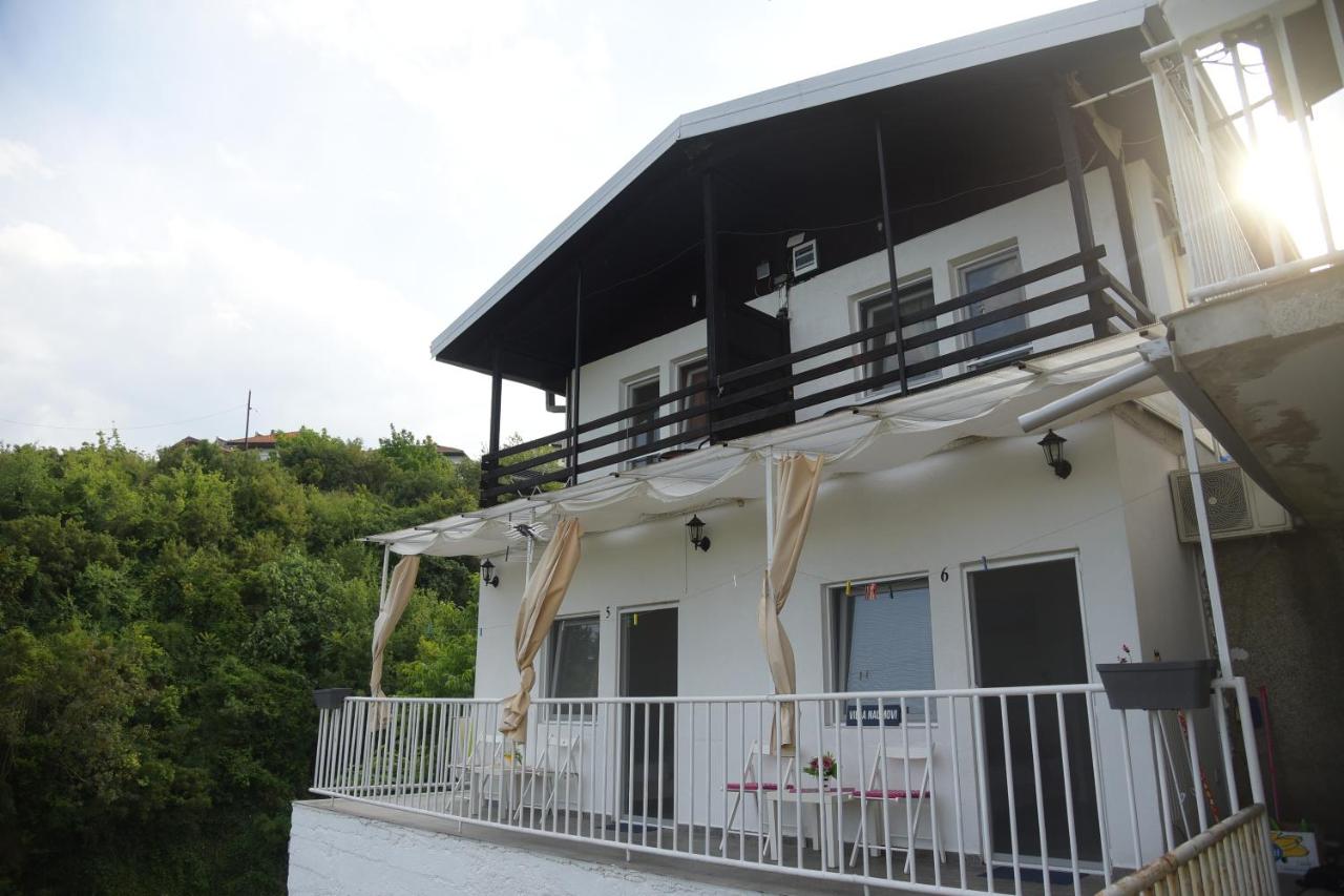 Apartments Villa Naumovi - B&B