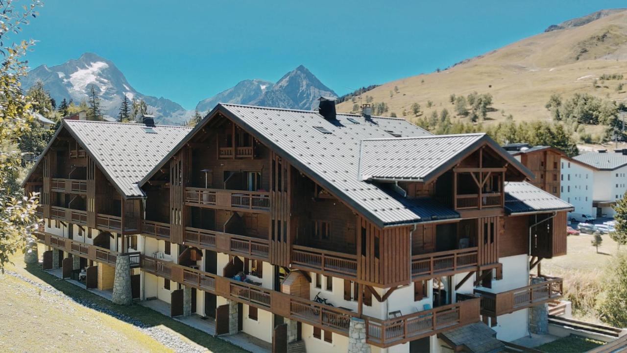 T2 Meublé Tourisme 3 etoiles, pied des pistes-parking privé avec balcon et superbe vue - B&B