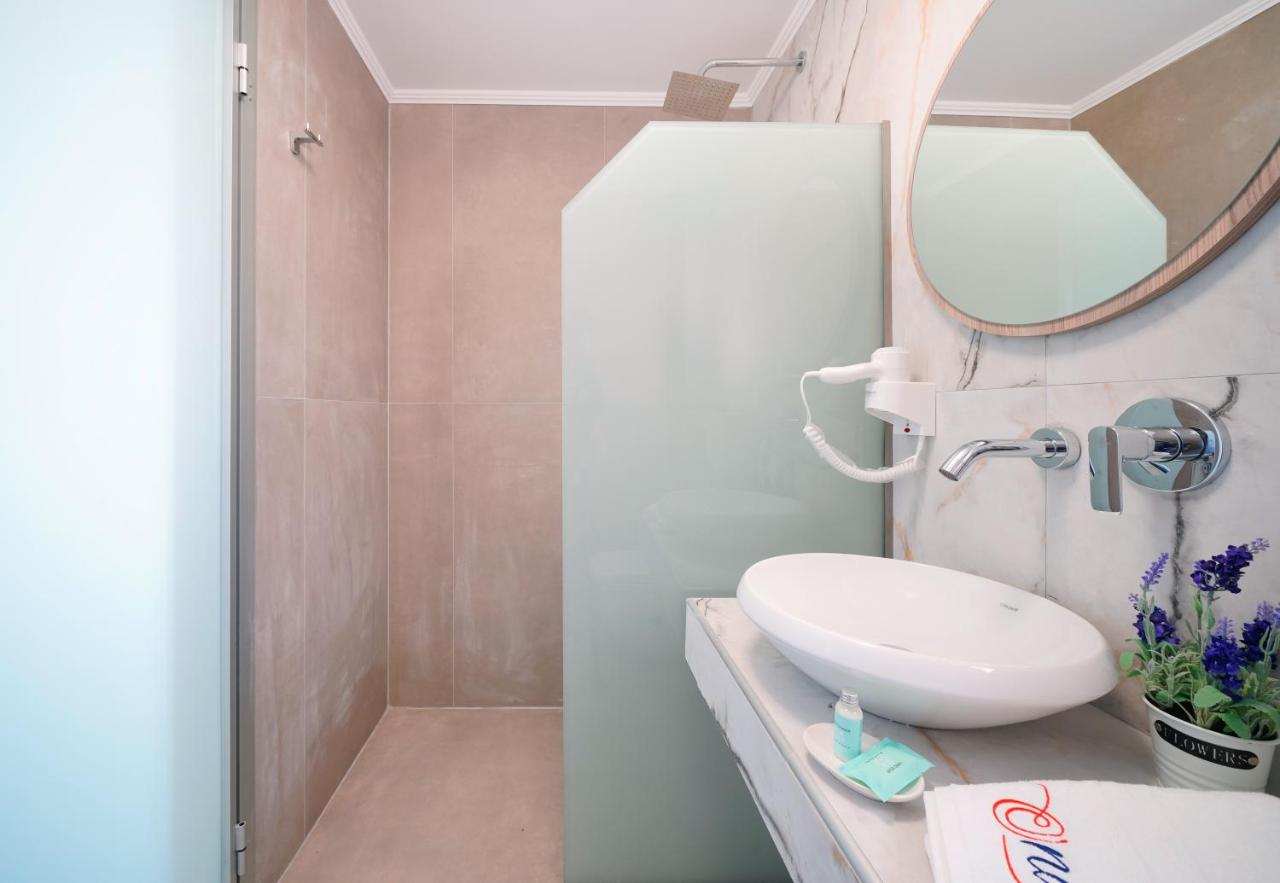 Deluxe Driepersoonskamer met Uitzicht op Zee