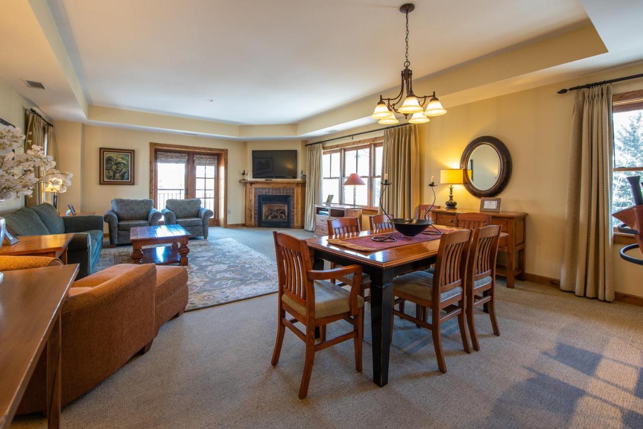 Two Bedroom Condo with Balcony over Mountaineer Square - Just Steps from the Slopes! condo - B&B Crested Butte