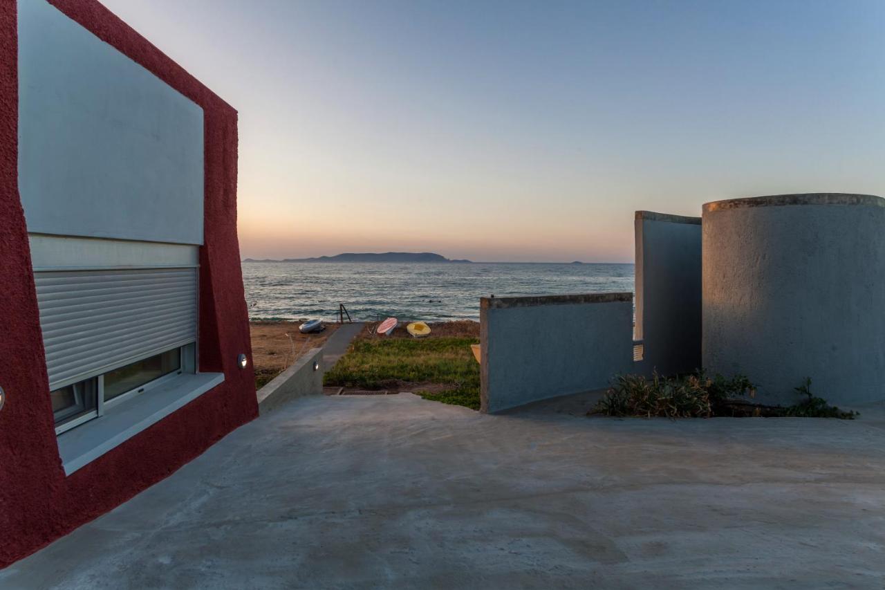 Grey Beachfront Apartment - B&B