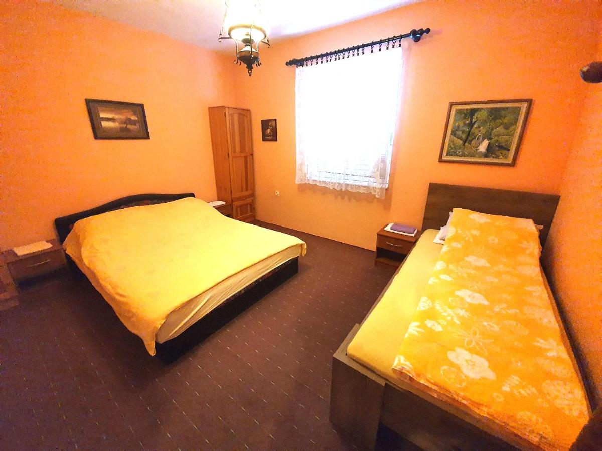 Camera Matrimoniale con Letto Supplementare (2 Adulti + 1 Bambino)