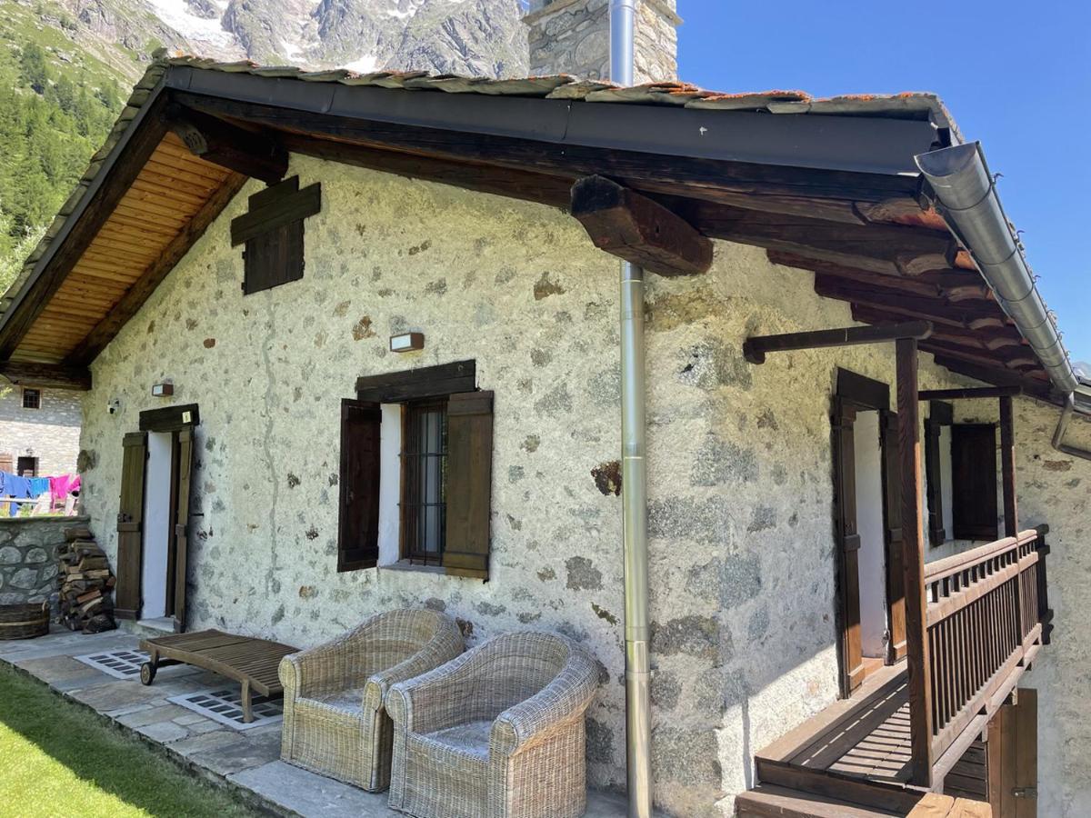 B&B Montita - L'Atelier du Temps - Baita Grandes Jorasses - Bed and Breakfast Montita