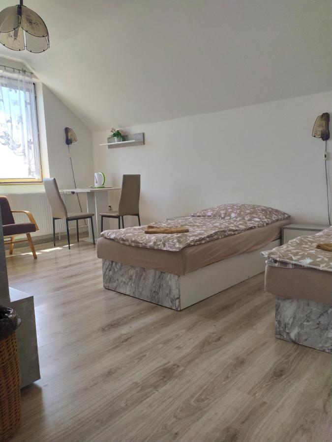 Zweibettzimmer mit Gemeinschaftsbad