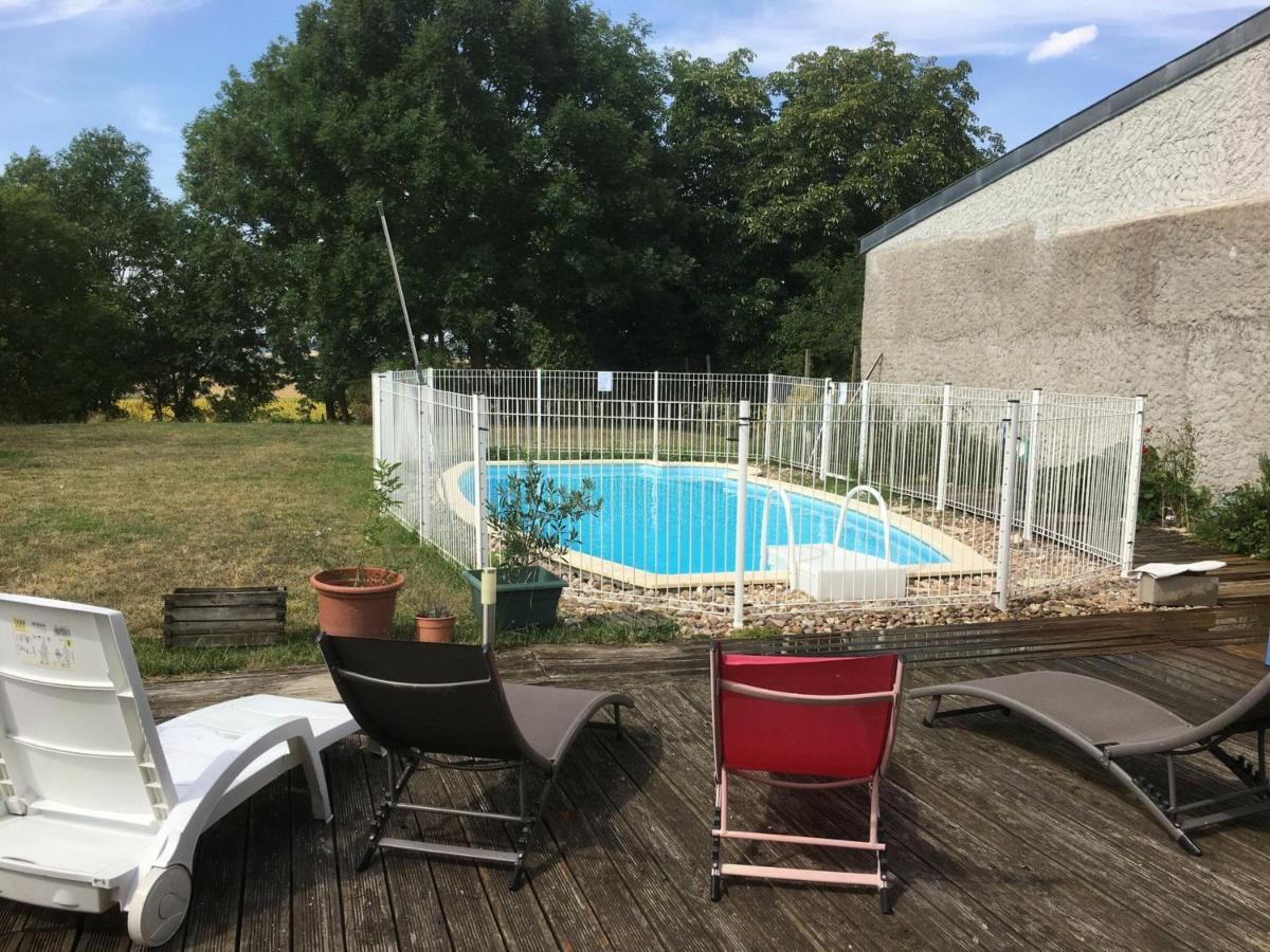Grand gîte avec piscine, cheminée et terrasse près de Lunéville, idéal pour familles et groupes - FR-1-584-84 - B&B