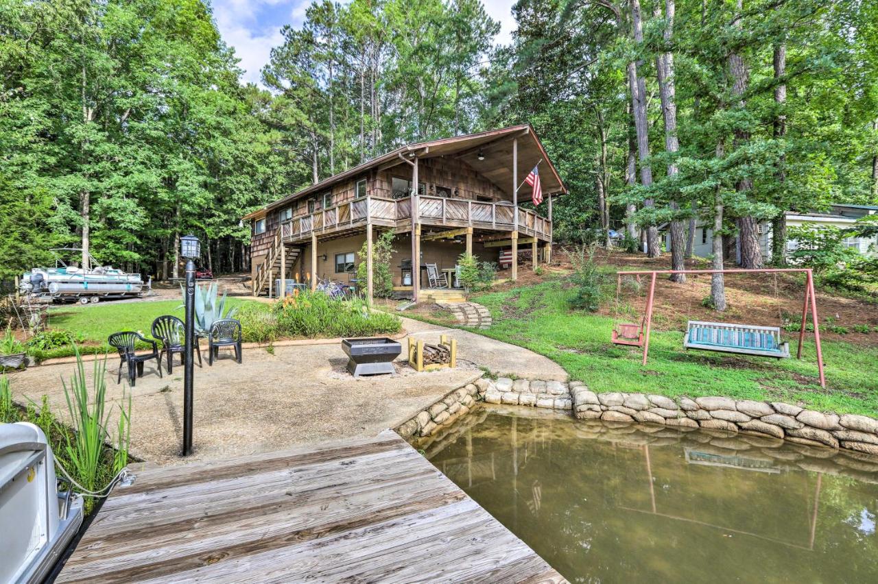 Pet-Friendly Cabin with Dock on Lake Martin! - B&B