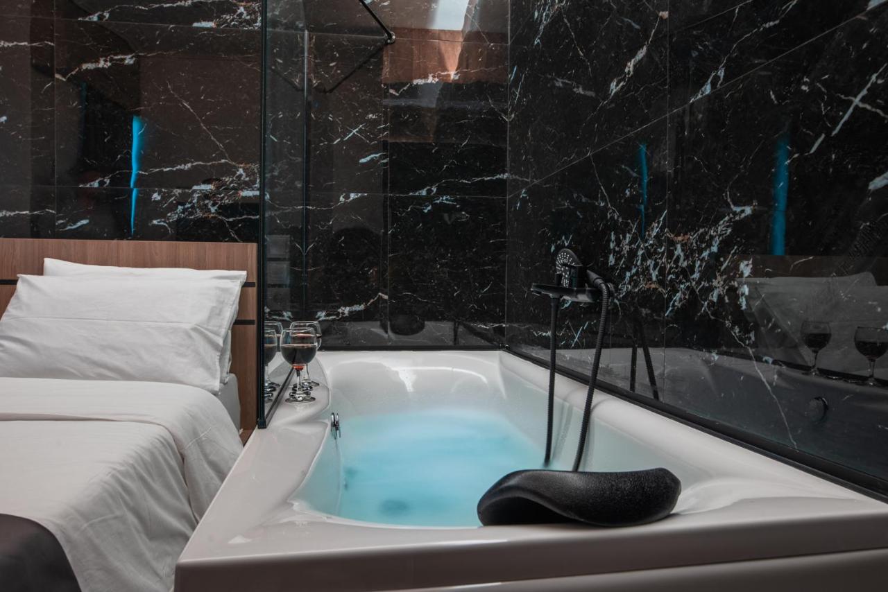 Luxury Suite with Spa Bath