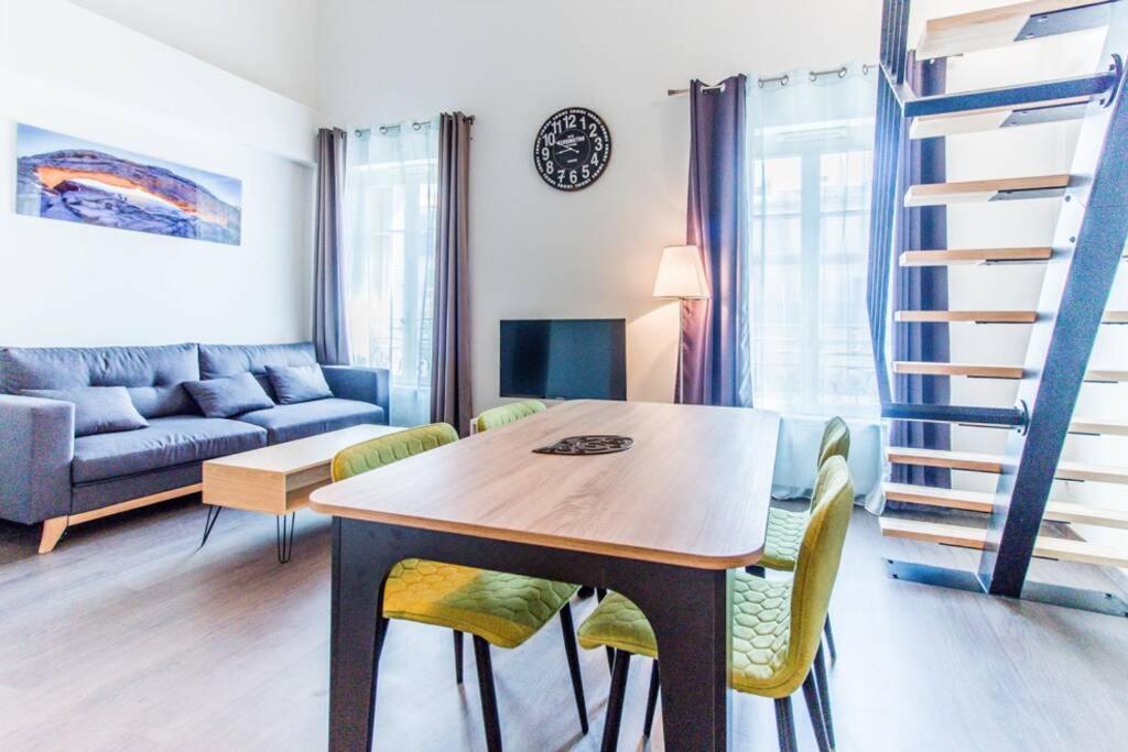 APPARTEMENT HAUSSMANNIEN TYPE LOFT, CLIMATISE - VIEUX-PORT-LE PANIER, - B&B