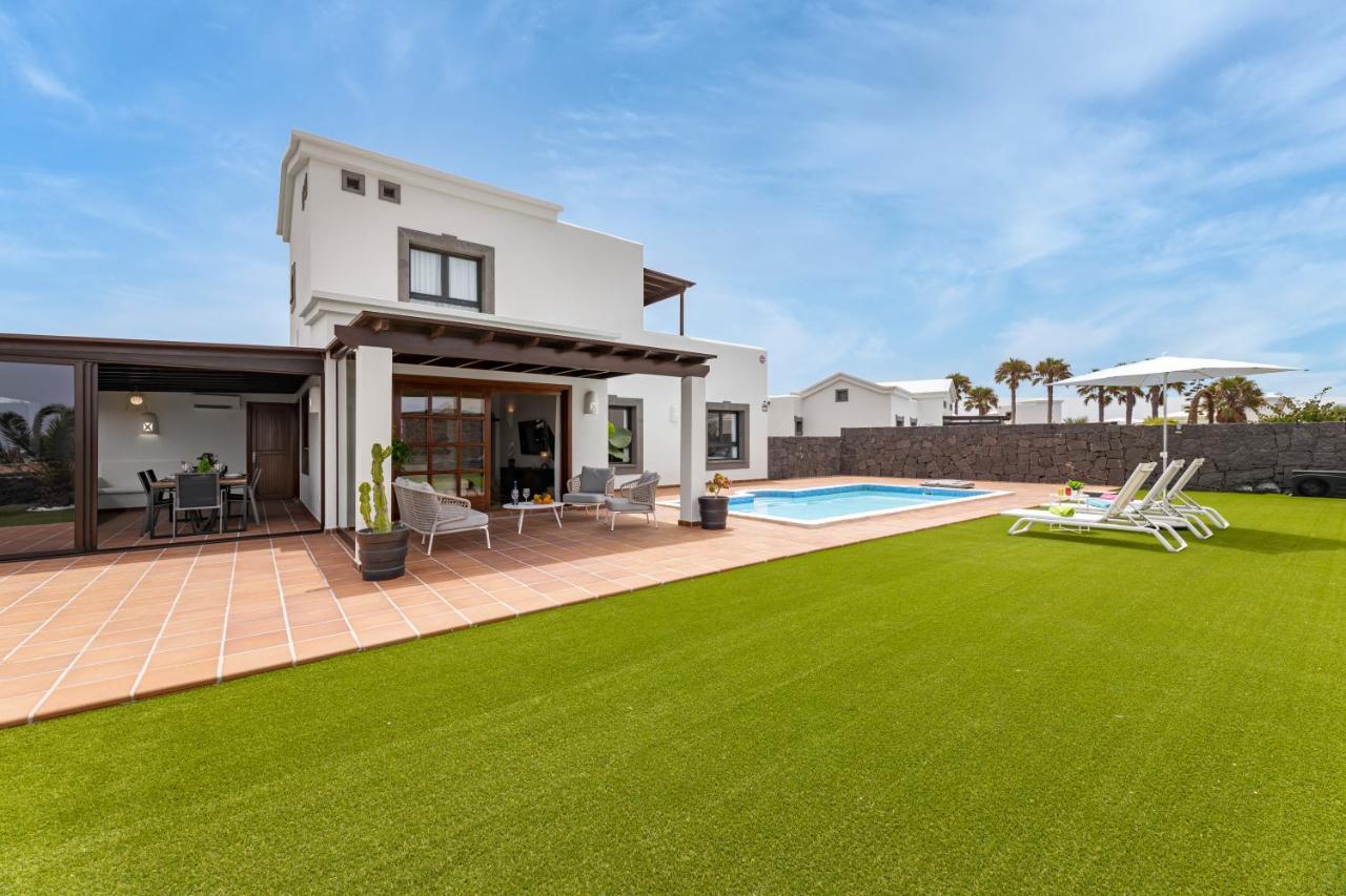 Lanzarote Villa Zafiro Game Room 16 - B&B