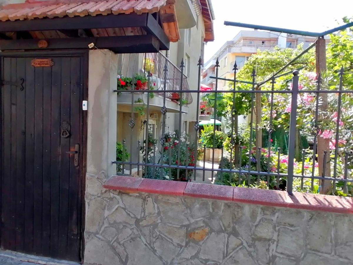 Guest House Sokratovi - Bed and Breakfast Obzor