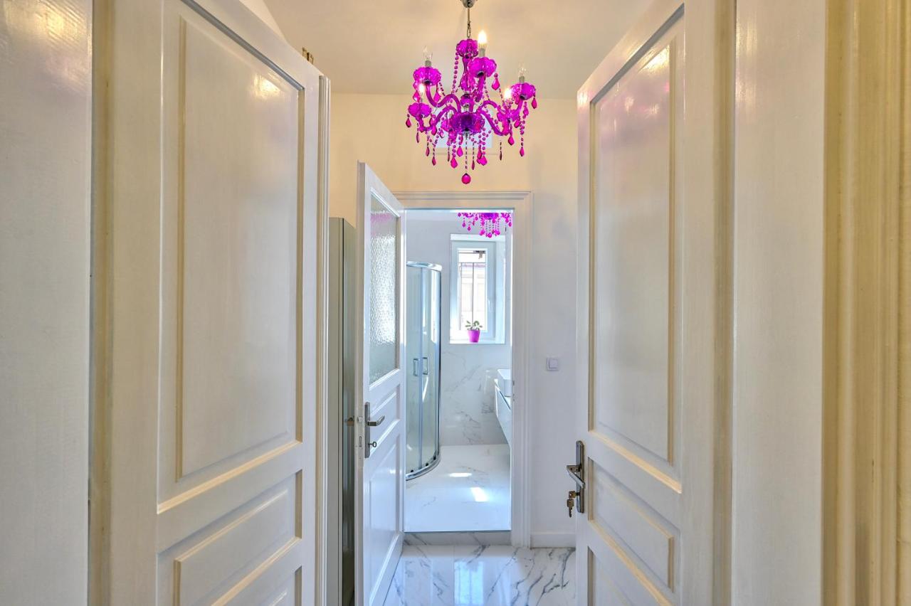 Collins Amethyst Center with FREE parking - Ferienwohnung Pula