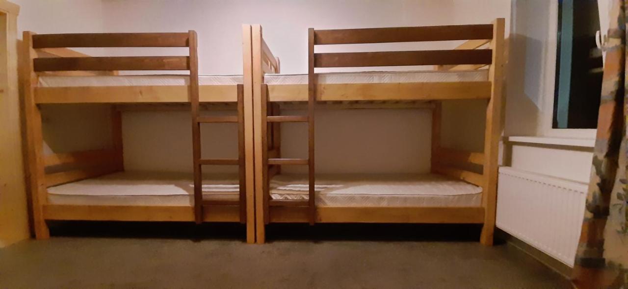 Dormitorio Misto con 8 Letti