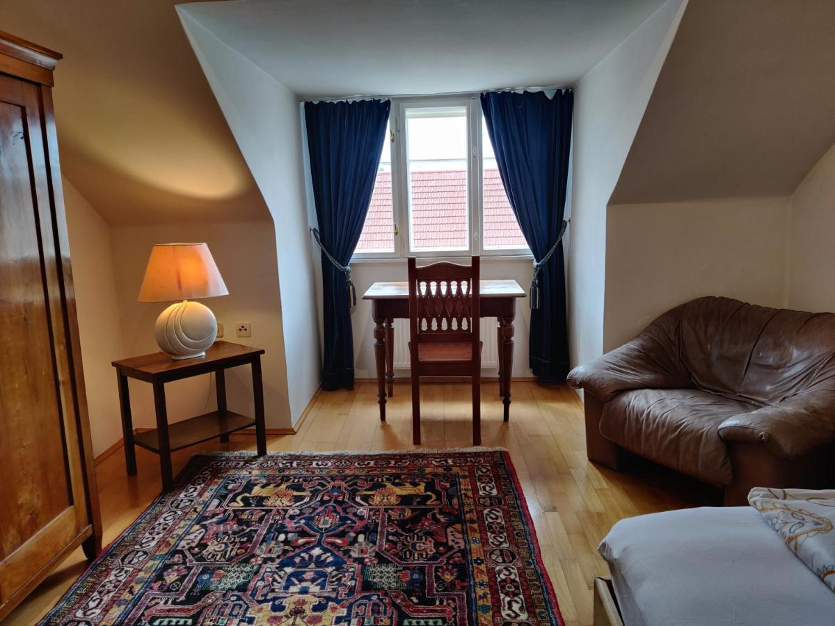 B&B Krems - Ferienwohnung-Dachgeschoß Familie Mayer - Bed and Breakfast Krems