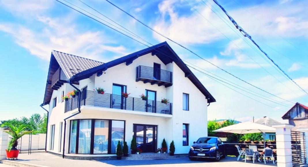 Regal Guest House - Bed and Breakfast