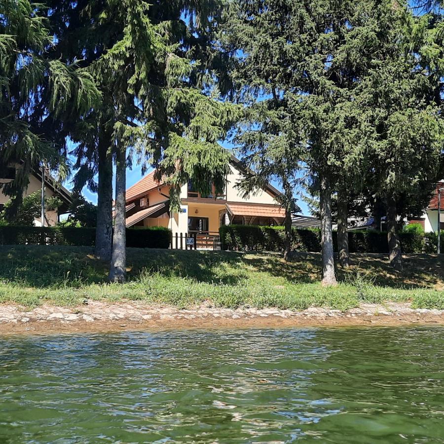 Spacious Apartment "Ana" on lake Sabljaci - Ferienwohnung