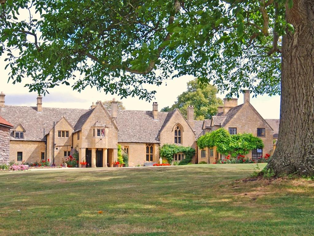Abbots Grange Manor House - Bed and Breakfast