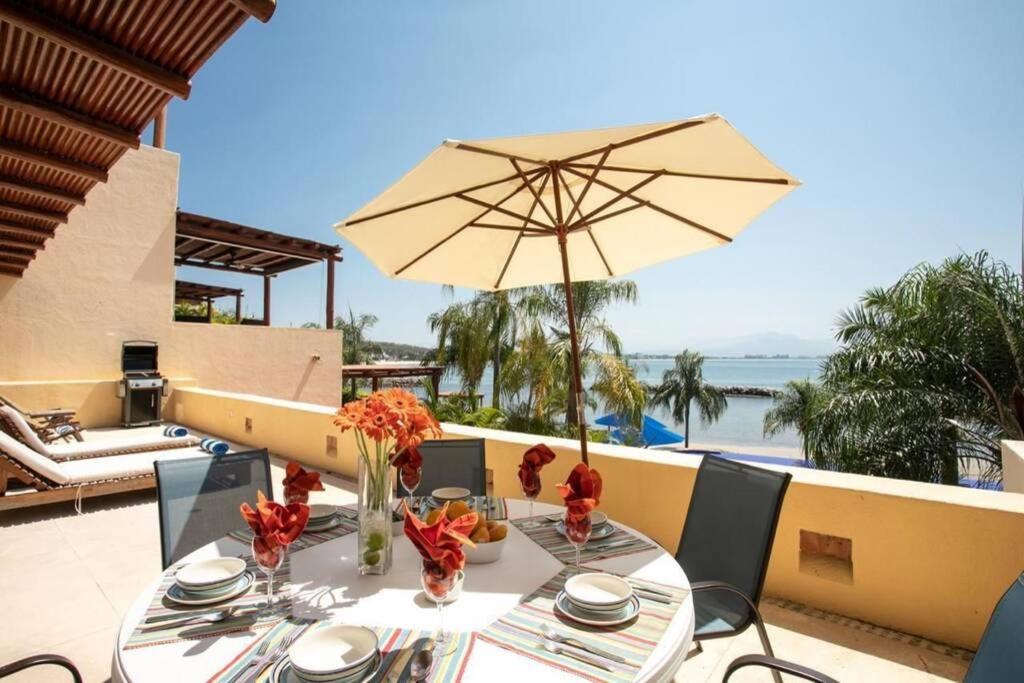 B&B La Cruz de Huanacaxtle - Casa del Caracol Feliz - Oceanfront luxury villa in Punta Esmeralda - Bed and Breakfast La Cruz de Huanacaxtle