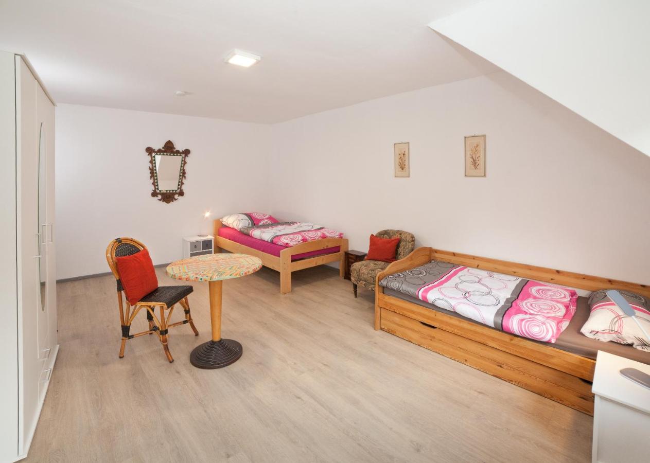 Habitación Doble con baño compartido - 2 camas