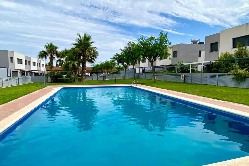 B&B Montroig - Chalet moderno con piscina en Mont - roige Bahia - Bed and Breakfast Montroig